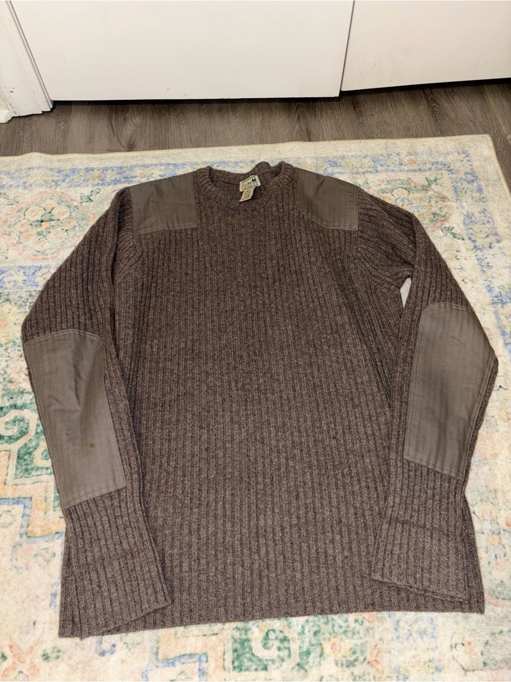 Men's LL Bean lamb wool Ribbed Crewneck Sweater with Elbow & Shoulder Patches